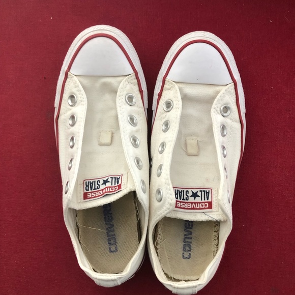 Converse women’s white size 6 sneakers.  Missing laces. - Picture 3 of 5